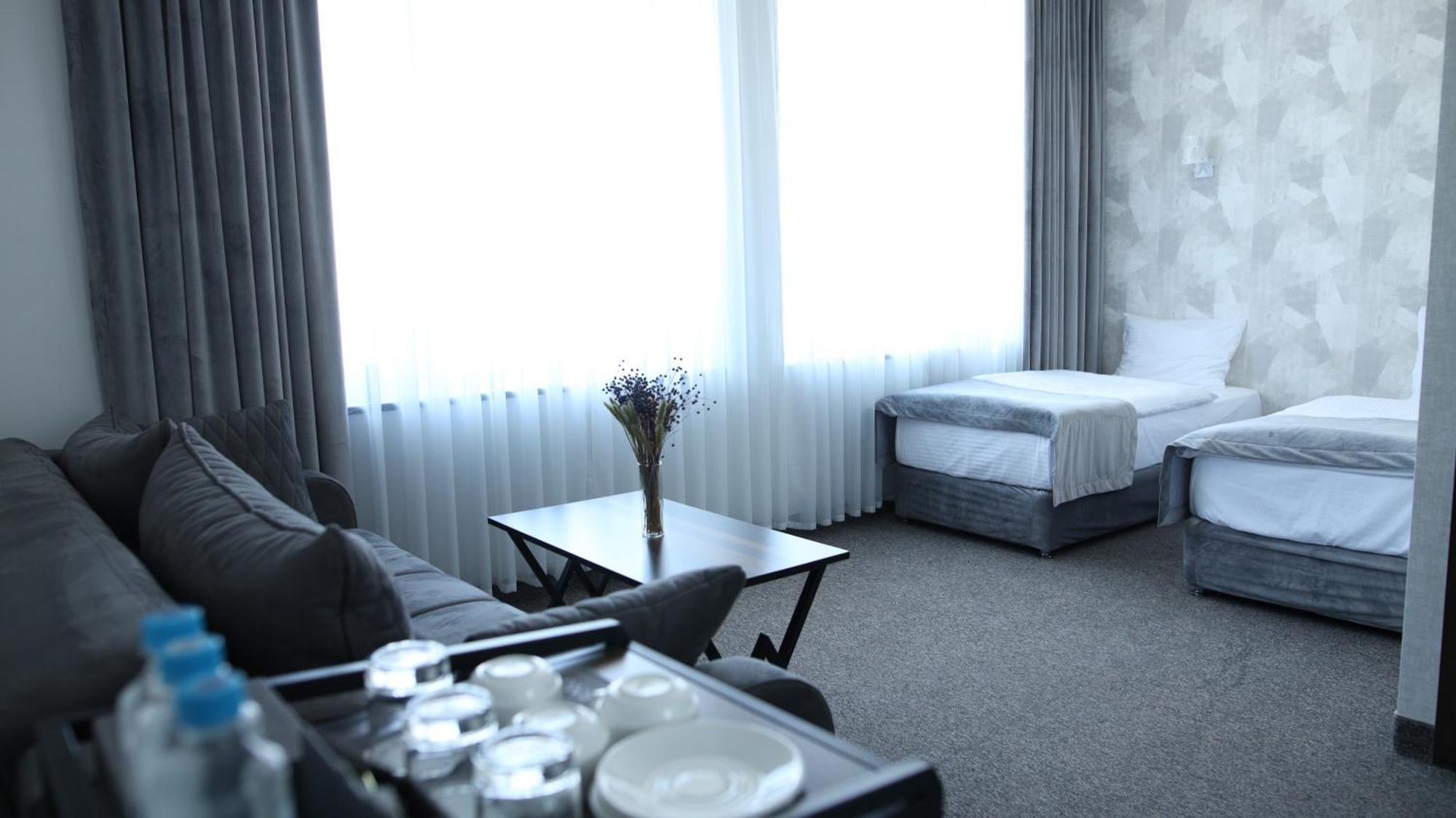 Bmg Hotel By Grigoryans Group Goris Exteriör bild