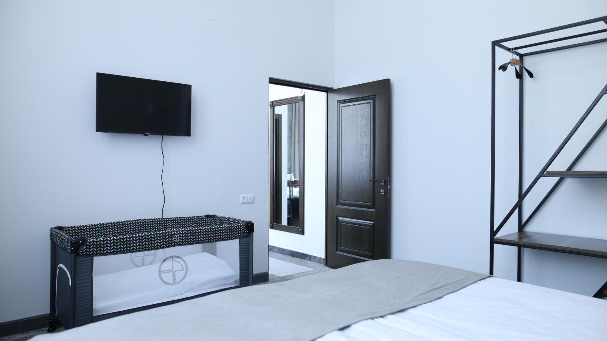 Bmg Hotel By Grigoryans Group Goris Exteriör bild