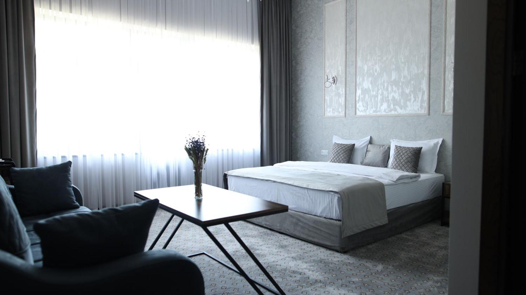 Bmg Hotel By Grigoryans Group Goris Exteriör bild