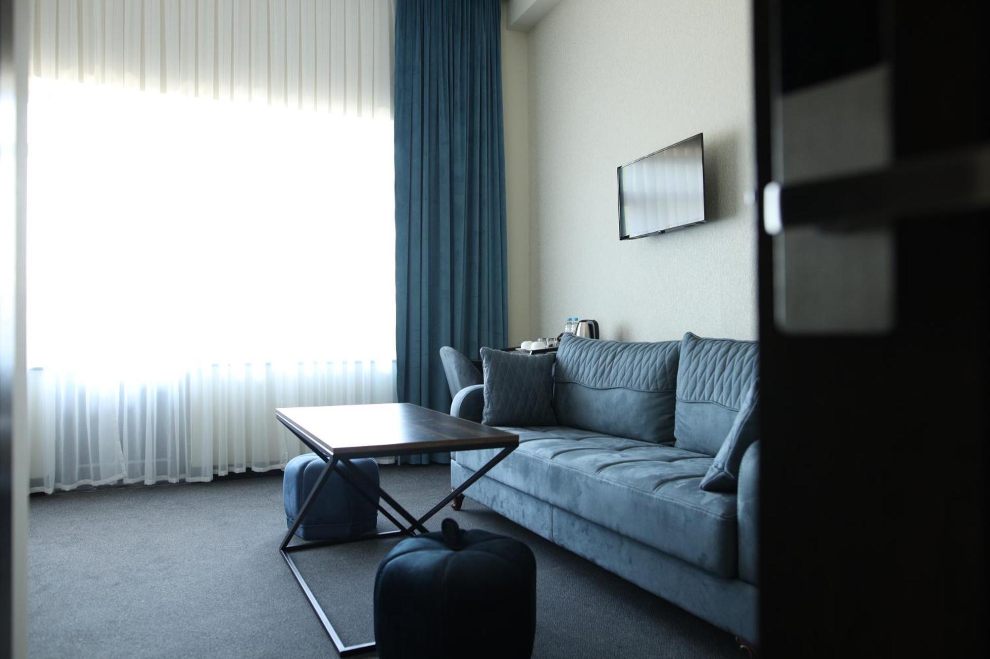 Bmg Hotel By Grigoryans Group Goris Exteriör bild