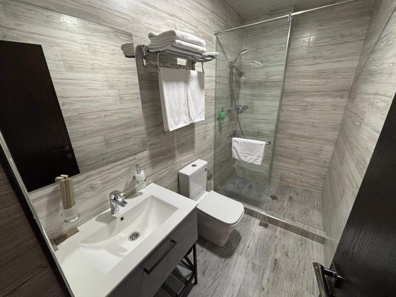 Bmg Hotel By Grigoryans Group Goris Exteriör bild